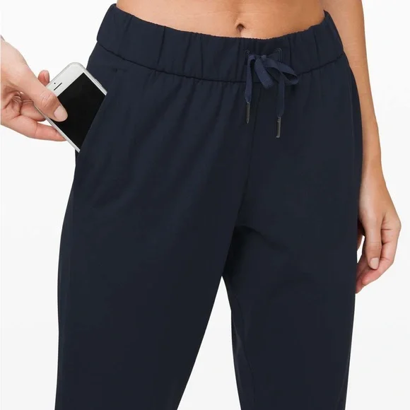 Lululemon On the Fly Jogger *Luxtreme True Navy 28” Size 4 - Picture 3 of 14